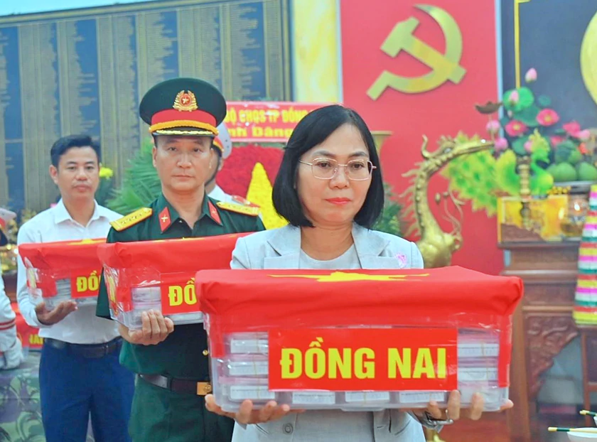 Vận chuyển, b&agrave;n giao hơn 4.600 mẫu phẩm h&agrave;i cốt liệt sĩ để gi&aacute;m định ADN - Ảnh 1.
