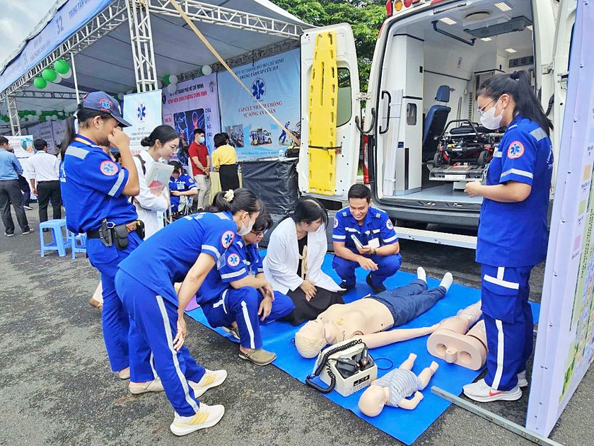 Ng&agrave;nh Y tế Th&agrave;nh phố Hồ Ch&iacute; Minh mở rộng cơ hội nghề nghiệp cho b&aacute;c sĩ trẻ - Ảnh 2.