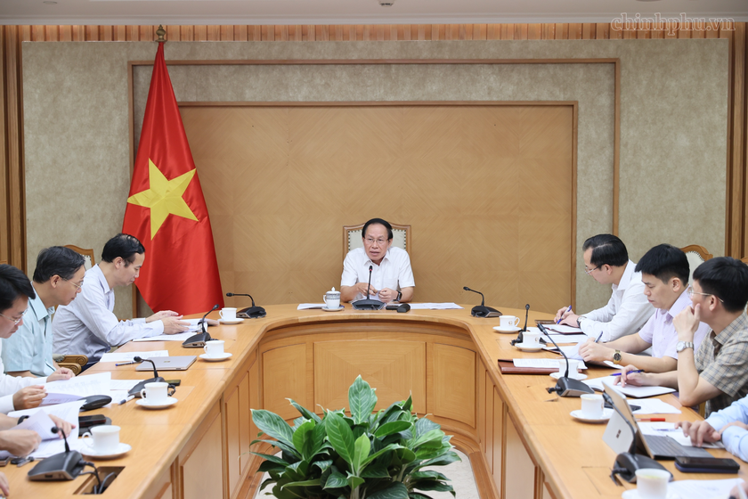 Ph&oacute; Thủ tướng y&ecirc;u cầu quản l&yacute; cung ứng s&aacute;ch gi&aacute;o khoa như mặt h&agrave;ng thiết yếu, kh&ocirc;ng đặt nặng lợi nhuận- Ảnh 1.