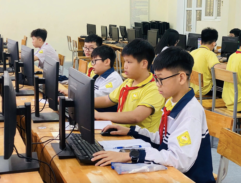 Gi&aacute;o vi&ecirc;n dạy &ocirc;n luyện VioEdu ngo&agrave;i nh&agrave; trường: Đ&uacute;ng hay sai quy định? - Ảnh 1.
