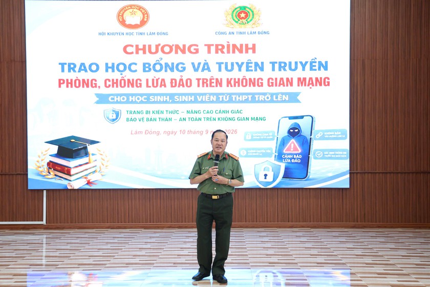Hội Khuyến học tỉnh L&acirc;m Đồng trao học bổng, tiếp sức học sinh vượt kh&oacute; - Ảnh 5.