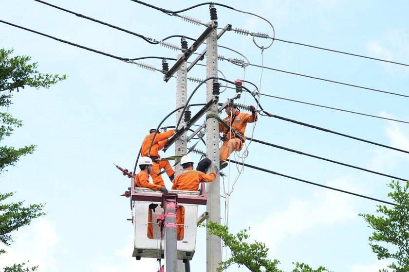 Tổng c&ocirc;ng ty Điện lực Th&agrave;nh phố Hồ Ch&iacute; Minh triển khai kế hoạch đảm bảo điện m&ugrave;a kh&ocirc; 2027- Ảnh 1.