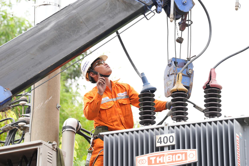 Tổng c&ocirc;ng ty Điện lực Th&agrave;nh phố Hồ Ch&iacute; Minh triển khai kế hoạch đảm bảo điện m&ugrave;a kh&ocirc; 2027- Ảnh 4.