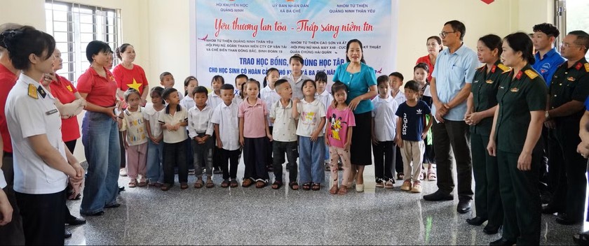 Quảng Ninh, những món quà chắp cánh cho học sinh khó khăn vững bước đến trường - Ảnh 1.