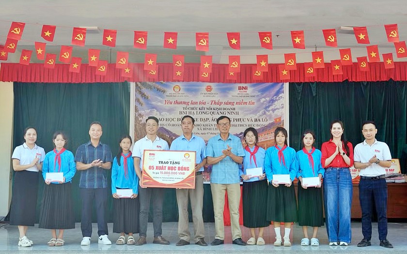 Quảng Ninh, những món quà chắp cánh cho học sinh khó khăn vững bước đến trường - Ảnh 2.