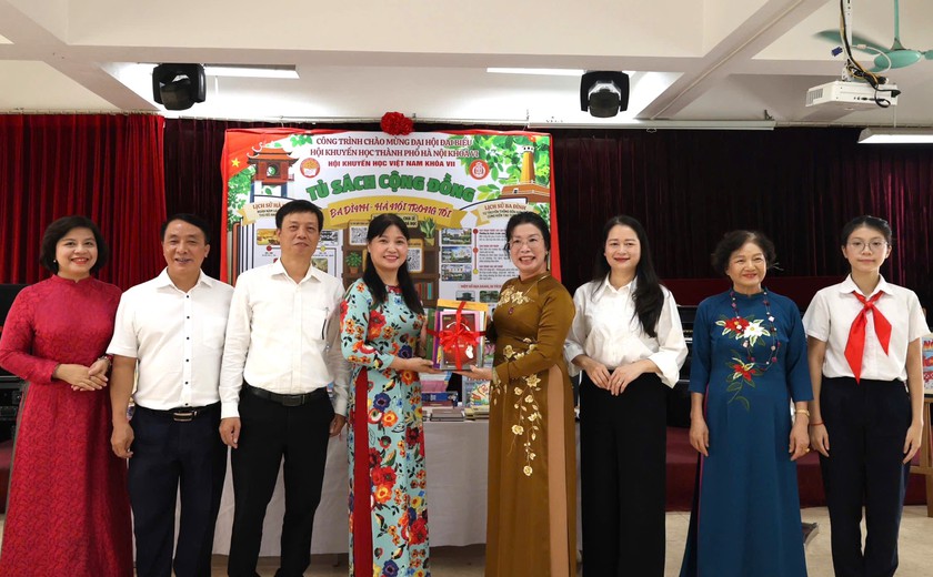 Hội Khuyến học phường Ba Đ&igrave;nh phối hợp khai trương Tủ s&aacute;ch "Ba Đ&igrave;nh - H&agrave; Nội trong tr&aacute;i tim t&ocirc;i" - Ảnh 2.