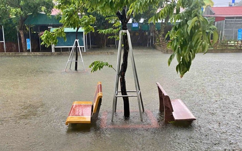 H&agrave;ng ngh&igrave;n học sinh ở Thanh H&oacute;a tạm nghỉ học do mưa lớn g&acirc;y ngập lụt - Ảnh 3.