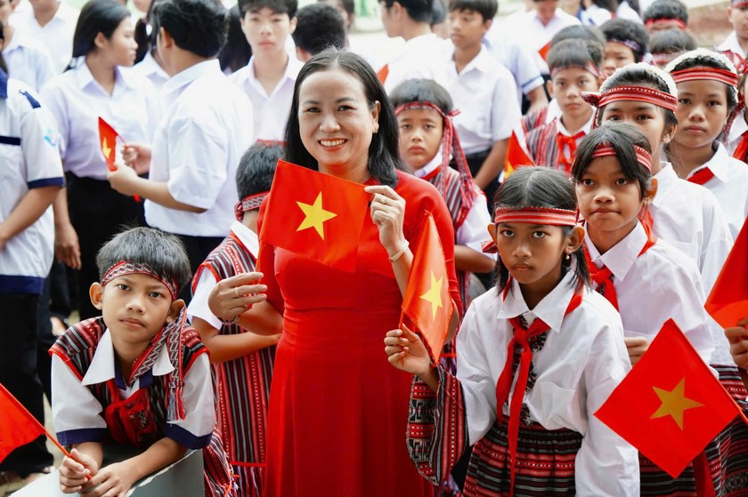 Đ&aacute;nh gi&aacute; gi&aacute;o vi&ecirc;n theo KPI: Ranh giới giữa "hiệu suất l&agrave;m việc" v&agrave; "đặc th&ugrave; gi&aacute;o dục"? - Ảnh 1.