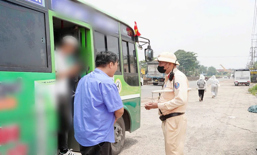 Tăng cường kiểm so&aacute;t quốc lộ 1A, ph&aacute;t hiện 277 trường hợp vi phạm ở Đồng Nai - Ảnh 1.