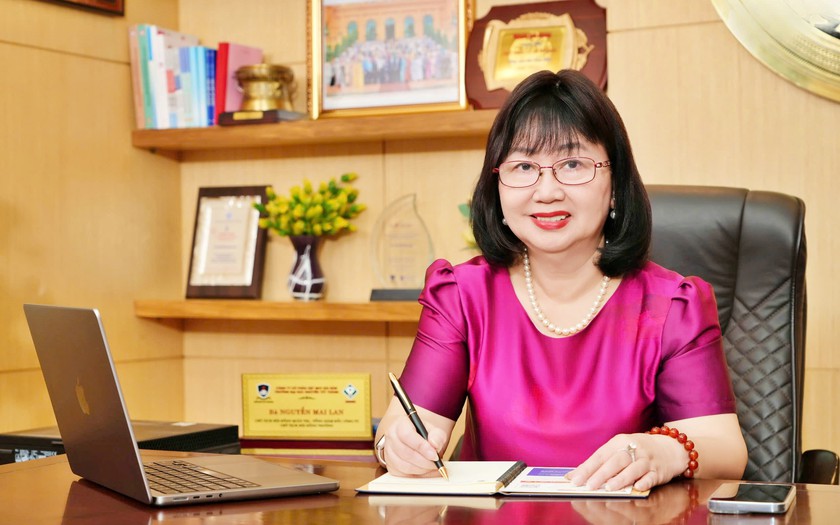 Chủ tịch Hội đồng Trường Đại học Nguyễn Tất Th&agrave;nh vinh dự nhận Giải thưởng Nguyễn Thị Sen ng&agrave;nh dệt may - Ảnh 1.