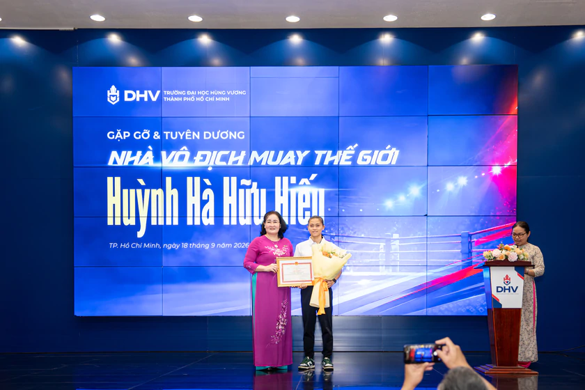 Nữ v&otilde; sĩ ba lần gi&agrave;nh Huy chương V&agrave;ng tại Giải v&ocirc; địch Muay thế giới nhận học bổng DHV - Ảnh 2.