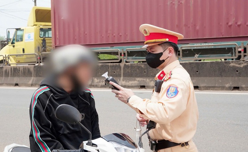 Tăng cường kiểm so&aacute;t quốc lộ 1A, ph&aacute;t hiện 277 trường hợp vi phạm ở Đồng Nai - Ảnh 2.