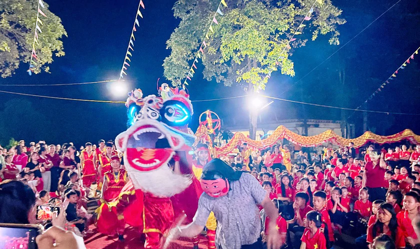 Tết Trung thu sớm ấm &aacute;p đến với trẻ em v&ugrave;ng cao bi&ecirc;n giới L&agrave;o Cai - Ảnh 4.