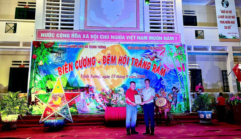 Tết Trung thu sớm ấm &aacute;p đến với trẻ em v&ugrave;ng cao bi&ecirc;n giới L&agrave;o Cai - Ảnh 5.