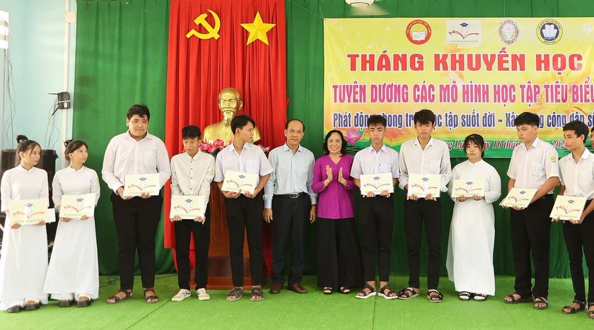 Thường Lạc (Đồng Th&aacute;p) ph&aacute;t động Th&aacute;ng Khuyến học, tuy&ecirc;n dương c&aacute;c m&ocirc; h&igrave;nh học tập ti&ecirc;u biểu - Ảnh 1.