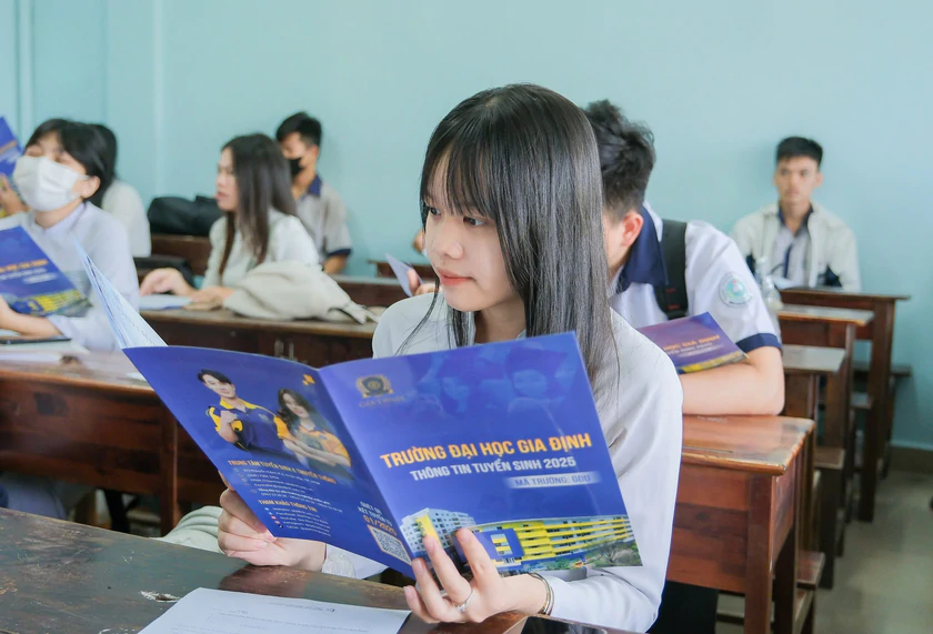 Dự kiến bỏ điểm cộng IELTS, giải học sinh giỏi trong xét tuyển đại học - Ảnh 1.