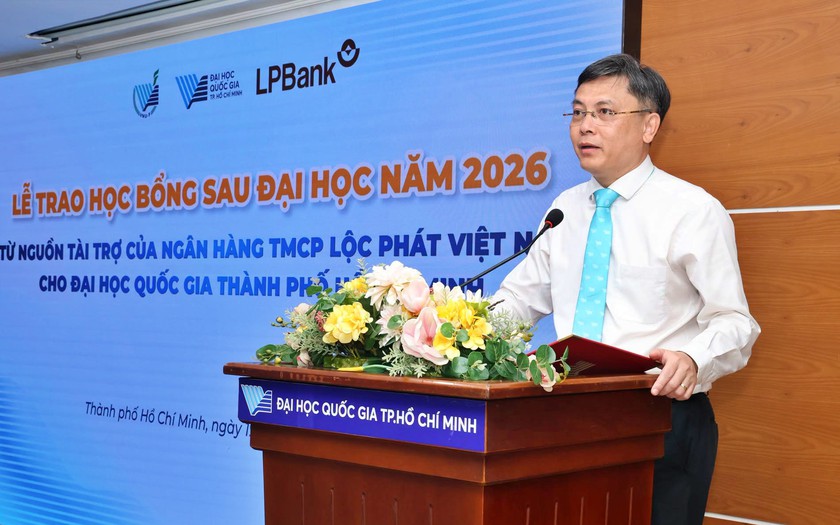 Trao 1,735 tỷ đồng học bổng cho học vi&ecirc;n Đại học Quốc gia Th&agrave;nh phố Hồ Ch&iacute; Minh lĩnh vực b&aacute;n dẫn, vi mạch - Ảnh 1.