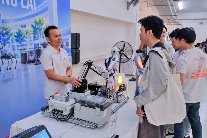 Trường Đại học S&agrave;i G&ograve;n ứng dụng AI, gi&uacute;p sinh vi&ecirc;n "chạm việc l&agrave;m" trực tuyến - Ảnh 2.