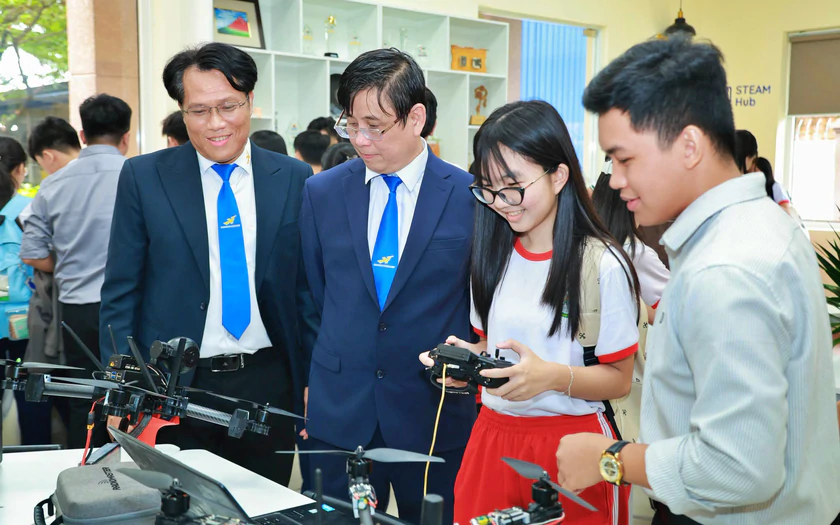 Trường Đại học Lạc Hồng khánh thành thư viện công nghệ STEAMHub kinh phí 1,1 tỷ đồng - Ảnh 4.