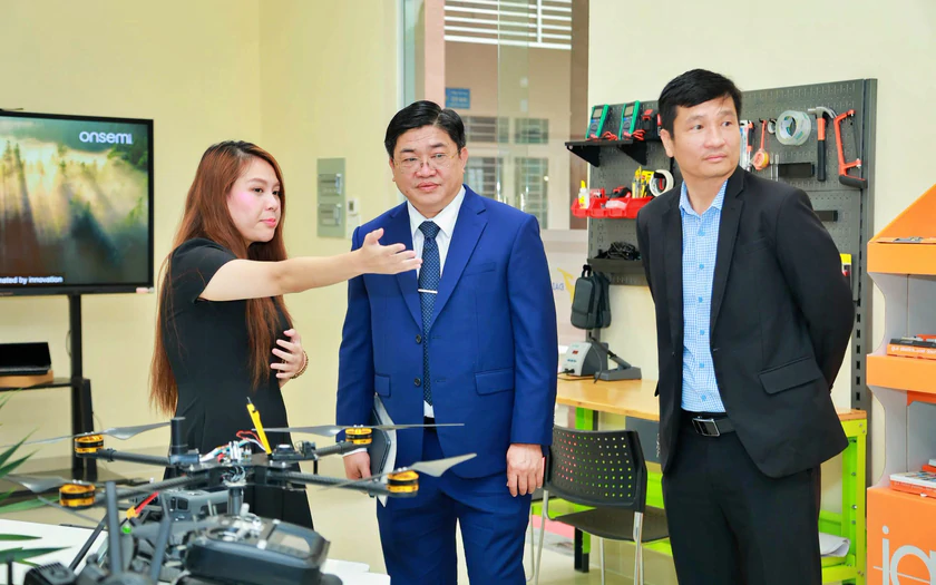 Trường Đại học Lạc Hồng khánh thành thư viện công nghệ STEAMHub kinh phí 1,1 tỷ đồng - Ảnh 2.