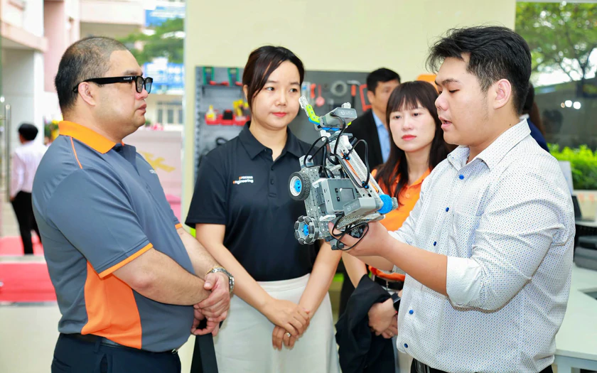 Trường Đại học Lạc Hồng khánh thành thư viện công nghệ STEAMHub kinh phí 1,1 tỷ đồng - Ảnh 3.