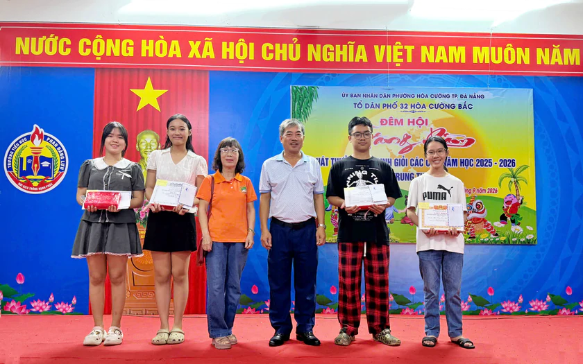Ấm áp đêm Trung thu, lan tỏa tinh thần khuyến học ở Tổ dân phố 32 Hòa Cường Bắc, Đà Nẵng - Ảnh 2.