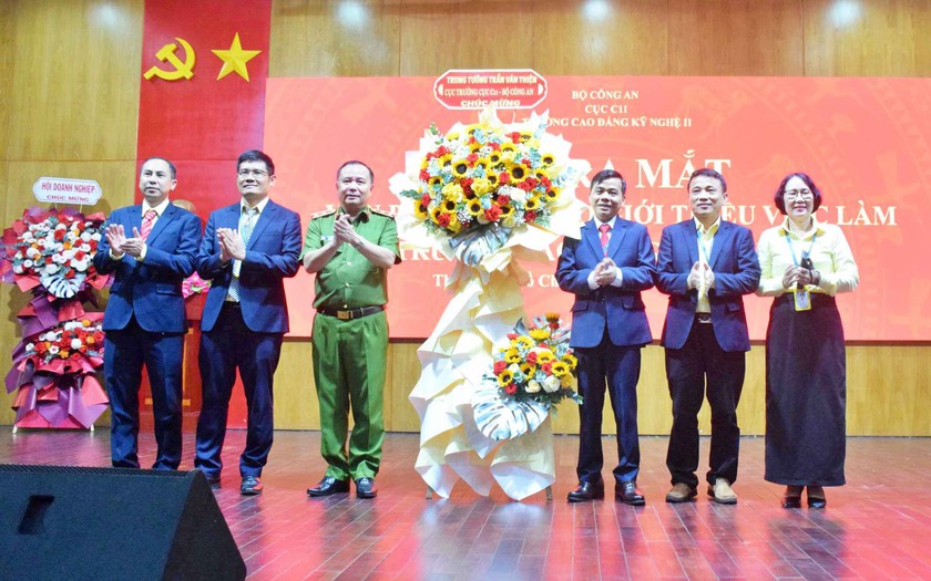 Trường Cao đẳng Kỹ nghệ II ra mắt văn phòng hỗ trợ giới thiệu việc làm học sinh, sinh viên - Ảnh 1.