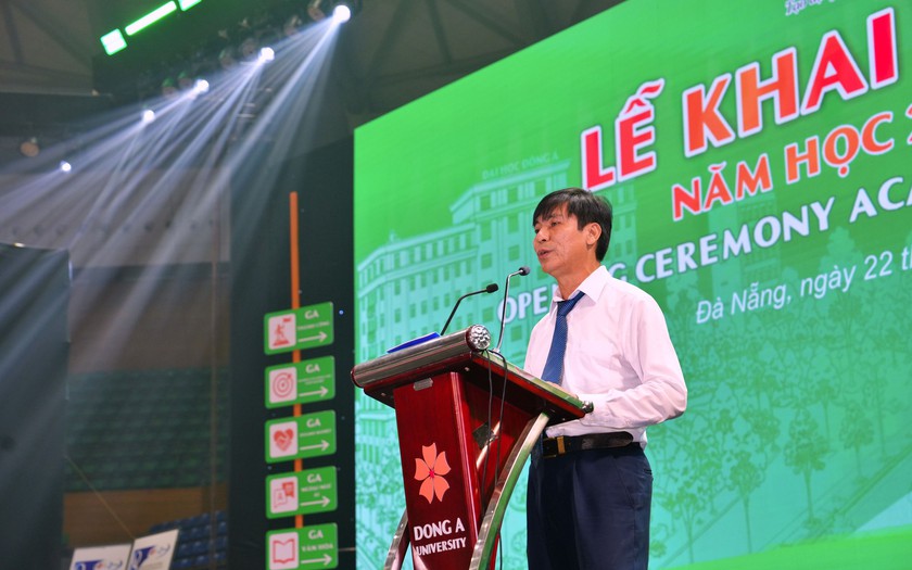 Trường Đại học Đ&ocirc;ng &Aacute; trao học bổng khuyến học 45 tỷ đồng d&agrave;nh cho t&acirc;n sinh vi&ecirc;n - Ảnh 1.