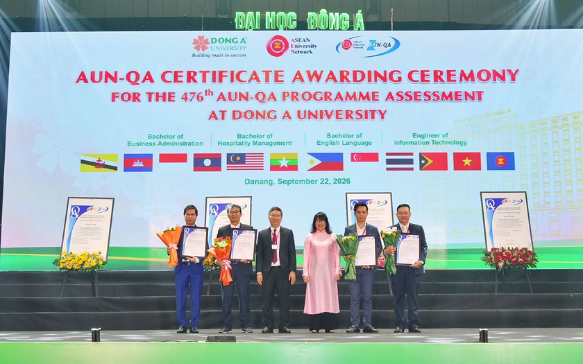 Trường Đại học Đ&ocirc;ng &Aacute; trao học bổng khuyến học 45 tỷ đồng d&agrave;nh cho t&acirc;n sinh vi&ecirc;n - Ảnh 3.