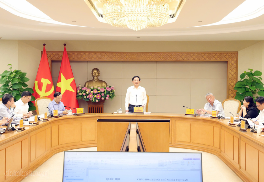 Người d&acirc;n sắp được g&oacute;p &yacute; qua VNeID về gi&aacute; đất, chung cư, ph&acirc;n l&ocirc; b&aacute;n nền - Ảnh 1.