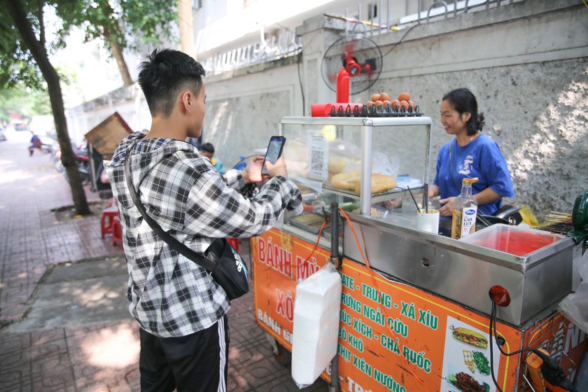 M&ugrave;i của những đồng tiền - Ảnh 2.