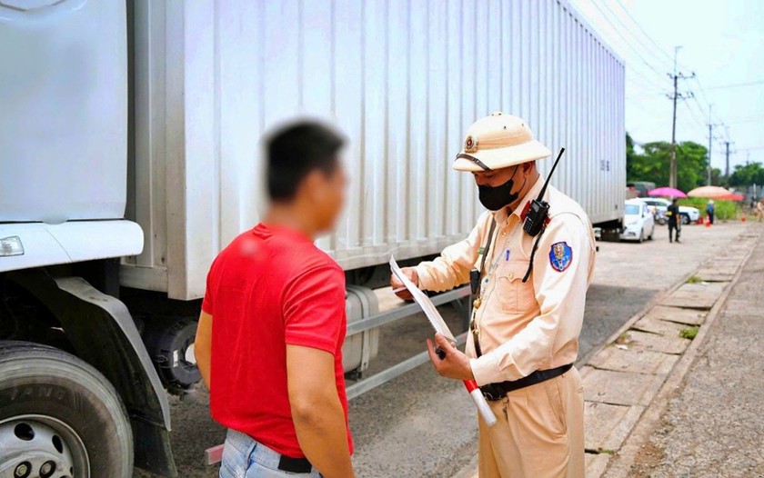 Một tuần, hơn 2.000 trường hợp vi phạm an toàn giao thông trên Quốc lộ 1A bị xử lý - Ảnh 2.