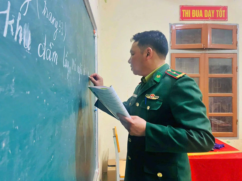 Chuyện về một "C&ocirc;ng d&acirc;n học tập" mang qu&acirc;n h&agrave;m xanh nơi ng&agrave;n m&acirc;y bi&ecirc;n giới  - Ảnh 3.