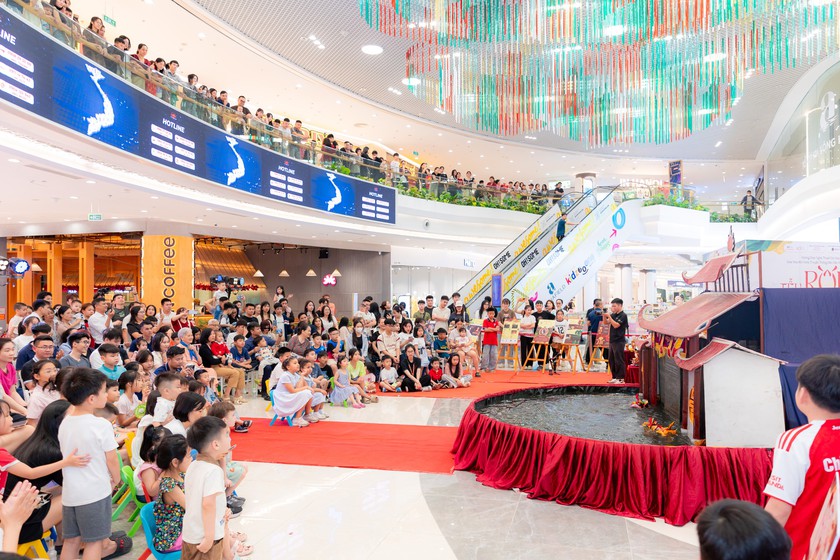 Từ rước đ&egrave;n đến &ldquo;rước may&rdquo;: Vincom Moonifest biến m&ugrave;a trăng th&agrave;nh cuộc vui đa trải nghiệm- Ảnh 8.