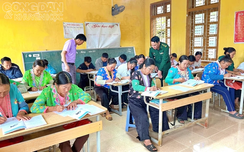 Chuyện về một "C&ocirc;ng d&acirc;n học tập" mang qu&acirc;n h&agrave;m xanh nơi ng&agrave;n m&acirc;y bi&ecirc;n giới  - Ảnh 1.