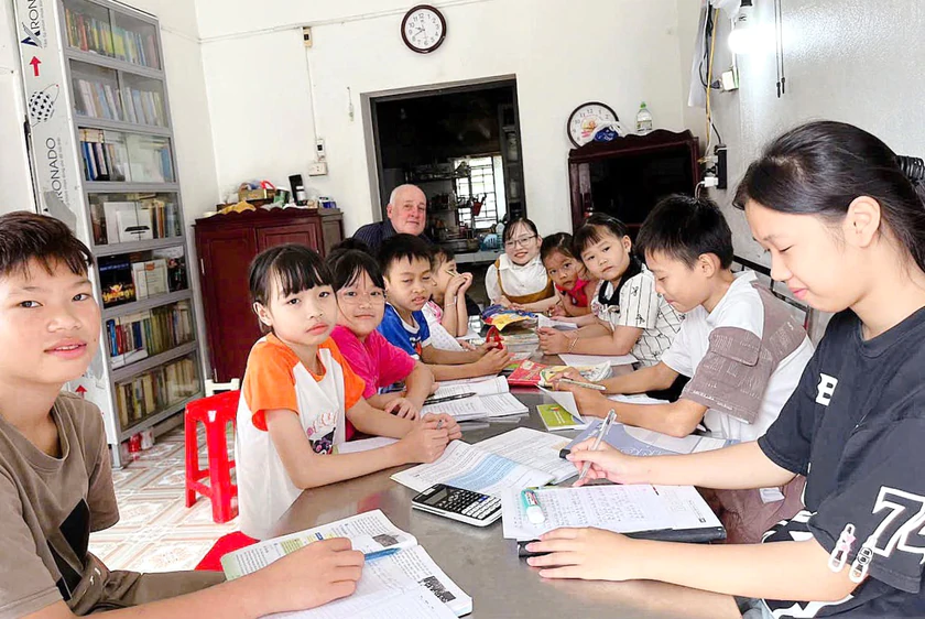 Cô giáo xương thủy tinh Nguyễn Thị Ngọc Tâm: Ngừng đi học không có nghĩa là ngừng ước mơ - Ảnh 6.