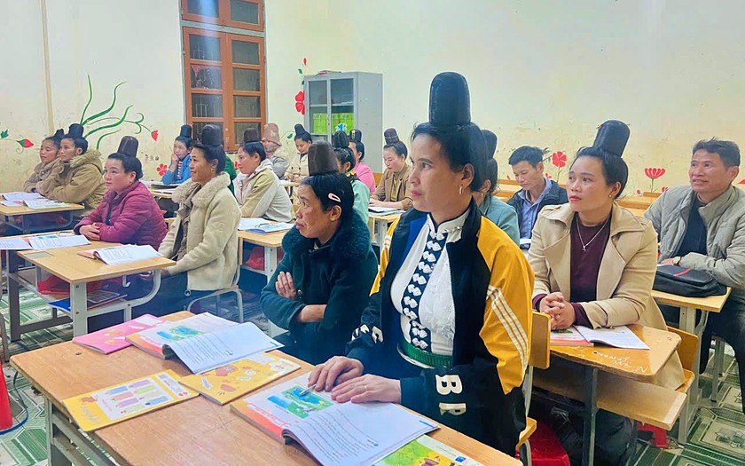 Chuyện về một "C&ocirc;ng d&acirc;n học tập" mang qu&acirc;n h&agrave;m xanh nơi ng&agrave;n m&acirc;y bi&ecirc;n giới  - Ảnh 4.