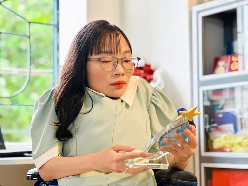 Cô giáo xương thủy tinh Nguyễn Thị Ngọc Tâm: Ngừng đi học không có nghĩa là ngừng ước mơ - Ảnh 1.