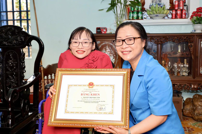 Cô giáo xương thủy tinh Nguyễn Thị Ngọc Tâm: Ngừng đi học không có nghĩa là ngừng ước mơ - Ảnh 5.