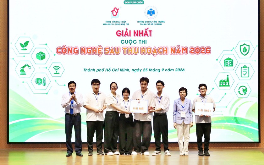 Nh&oacute;m sinh vi&ecirc;n Trường Đại học C&ocirc;ng Thương Th&agrave;nh phố Hồ Ch&iacute; Minh đạt giải nhất Cuộc thi C&ocirc;ng nghệ sau thu hoạch năm 2026 - Ảnh 1.