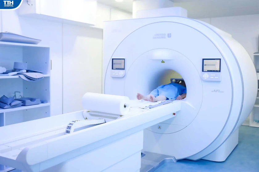 Ph&aacute;t hiện sớm c&aacute;c bệnh l&yacute; thần kinh, cột sống phức tạp nhờ "mắt thần" MRI 3.0 ngay tại Vinh - Ảnh 1.