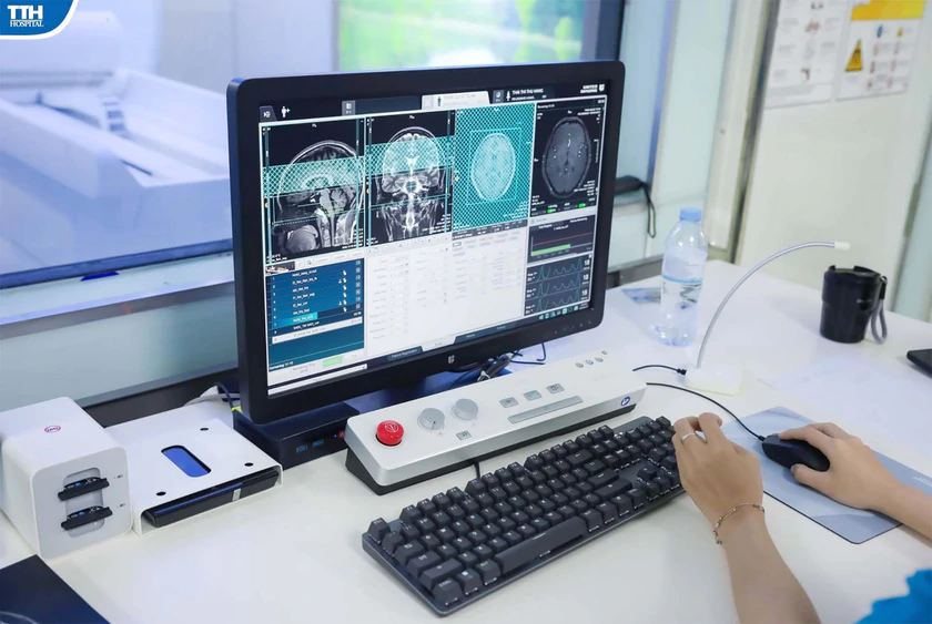 Ph&aacute;t hiện sớm c&aacute;c bệnh l&yacute; thần kinh, cột sống phức tạp nhờ "mắt thần" MRI 3.0 ngay tại Vinh - Ảnh 2.