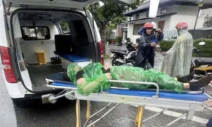 S&eacute;t đ&aacute;nh tr&uacute;ng v&agrave;o một người phụ nữ đi xe m&aacute;y ở Nghệ An  - Ảnh 2.
