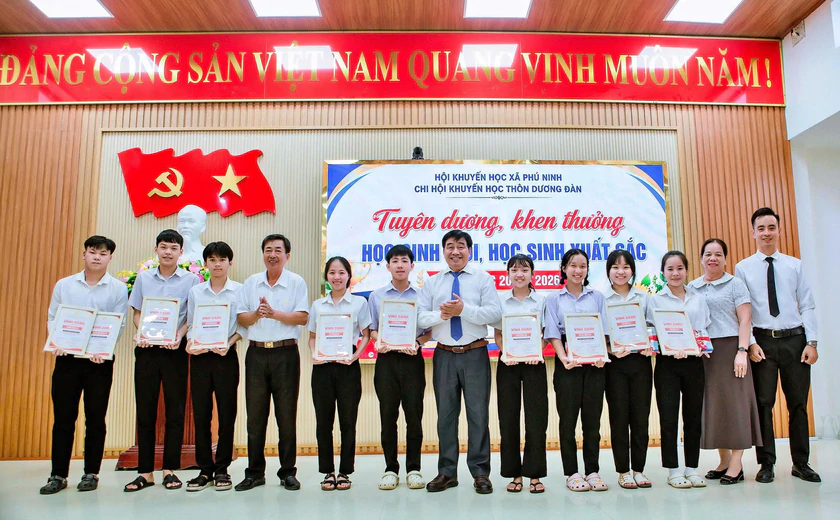 Những m&ugrave;a chờ con dưới mưa v&agrave; c&acirc;u chuyện khuyến học ở l&agrave;ng qu&ecirc; - Ảnh 3.