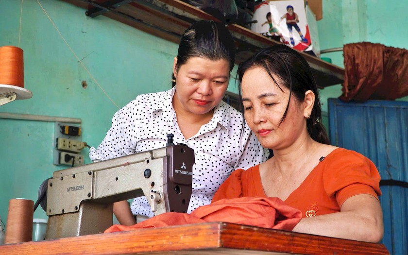 Những m&ugrave;a chờ con dưới mưa v&agrave; c&acirc;u chuyện khuyến học ở l&agrave;ng qu&ecirc; - Ảnh 2.