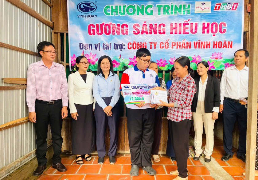Quỹ Khuyến học Nguyễn Sinh Sắc tiếp sức nam sinh y khoa mồ c&ocirc;i vượt kh&oacute; - Ảnh 1.