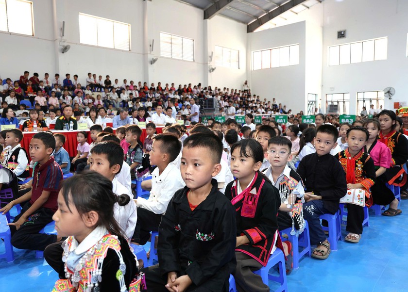 Petrovietnam thắp s&aacute;ng niềm tin nơi bi&ecirc;n cương - Ảnh 6.