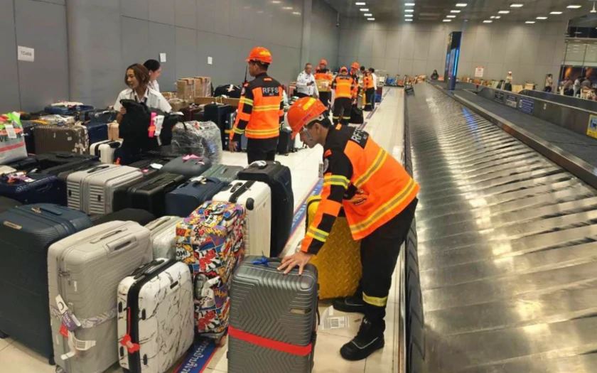 “Thảm hoạ lũ lụt” gây gián đoạn giao thông và du lịch tại Bangkok, Thái Lan - Ảnh 6.