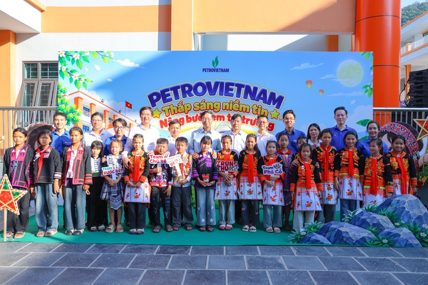 Petrovietnam thắp s&aacute;ng niềm tin nơi bi&ecirc;n cương - Ảnh 4.