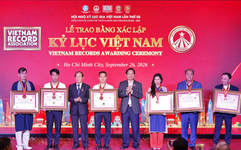Tác phẩm “Con đường tương lai” của nhà văn, nhà nghiên cứu Nguyễn Xuân Tuấn được vinh danh kỷ lục Việt Nam - Ảnh 2.